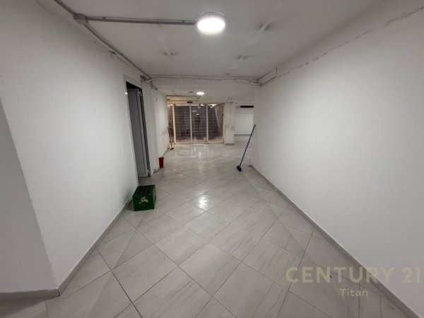 Shqiperi, jepet me qera ambjent biznesi Kati -1, 402 m² 4.500 € (Blloku)