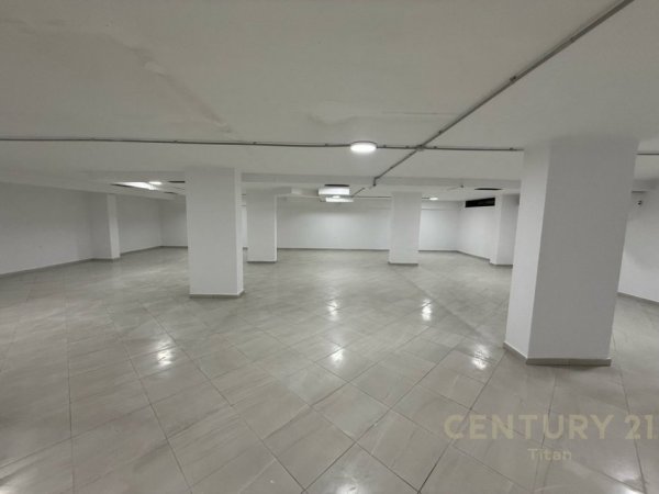 Shqiperi, jepet me qera ambjent biznesi Kati -1, 402 m² 4.500 € (Blloku)