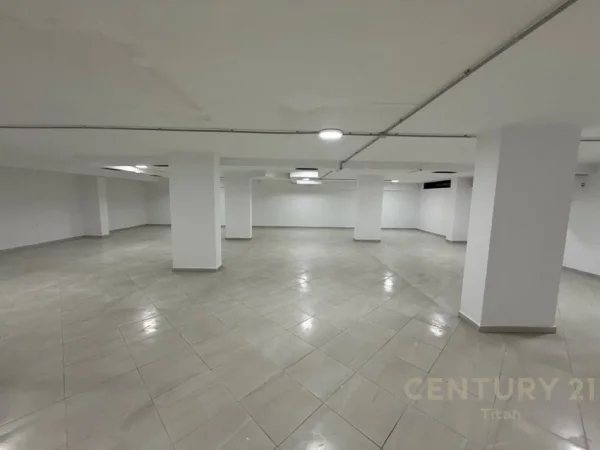Shqiperi, jepet me qera ambjent biznesi Kati -1, 402 m² 4.500 € (Blloku)
