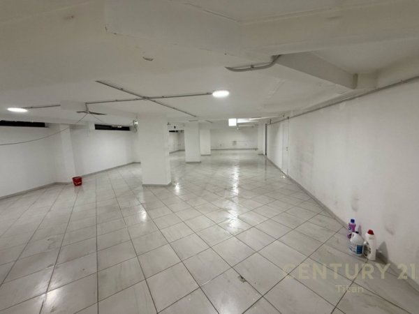 Shqiperi, jepet me qera ambjent biznesi Kati -1, 402 m² 4.500 € (Blloku)