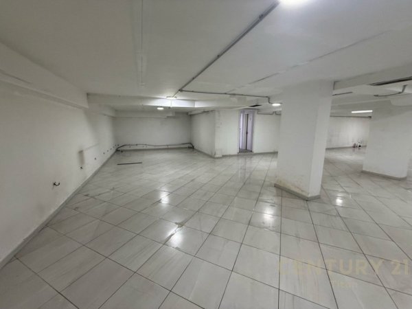 Shqiperi, jepet me qera ambjent biznesi Kati -1, 402 m² 4.500 € (Blloku)