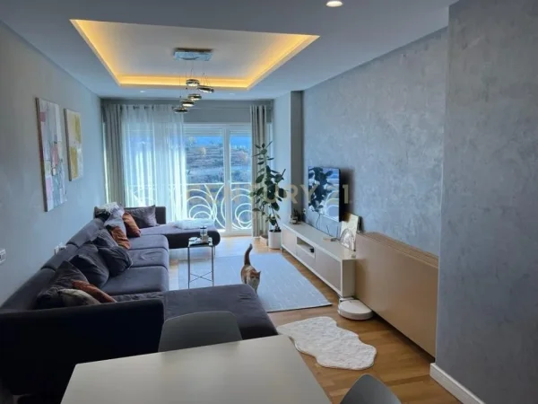 Tirane, jepet me qera apartament 2+1+Aneks+Ballkon Kati 3, 120 m² 850 € (Kodra e diellit)