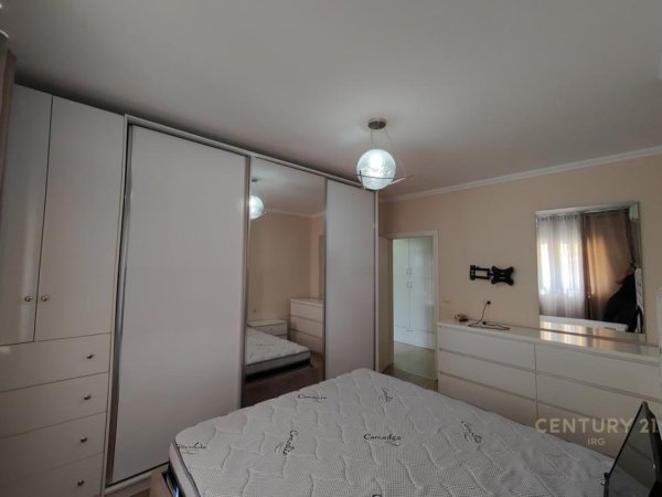 Tirane, jepet me qera apartament 1+1+Aneks+Ballkon Kati 9, 70 m² 650 € (Komuna e Parisit)