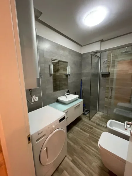 Tirane, jepet me qera apartament 2+1+Aneks+Ballkon Kati 7, 110 m² 1.400 € (Kompleksi Delijorgji)