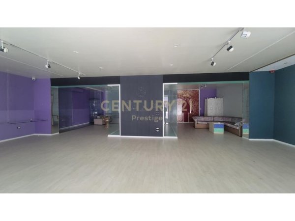 Tirane, jepet me qera ambjent biznesi Kati 0, 120 m² 1.200 € (Shkolla e Baletit)
