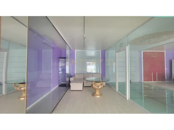 Tirane, jepet me qera ambjent biznesi Kati 0, 120 m² 1.200 € (Shkolla e Baletit)