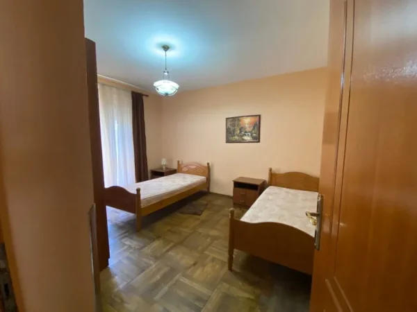 Tirane, jepet me qera apartament 2+1 Kati 2, 75 m² 450 € (21 Dhjetori)