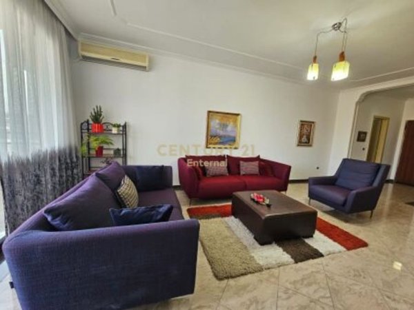 Tirane, jepet me qera apartament 2+1+Aneks+Ballkon Kati 7, 145 m² 800 € (Bllok)