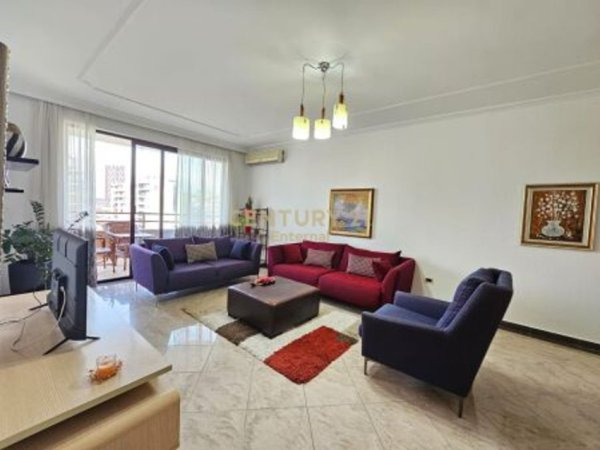 Tirane, jepet me qera apartament 2+1+Aneks+Ballkon Kati 7, 145 m² 800 € (Bllok)