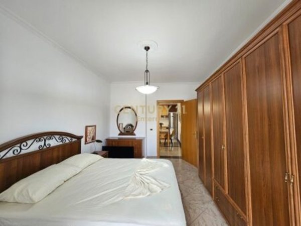 Tirane, jepet me qera apartament 2+1+Aneks+Ballkon Kati 7, 145 m² 800 € (Bllok)