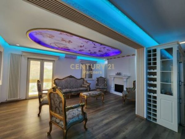 Tirane, jepet me qera Vile 3 Katshe Kati 4, 1.469 m² 6.000 € (Fakulteti Ekonomik)