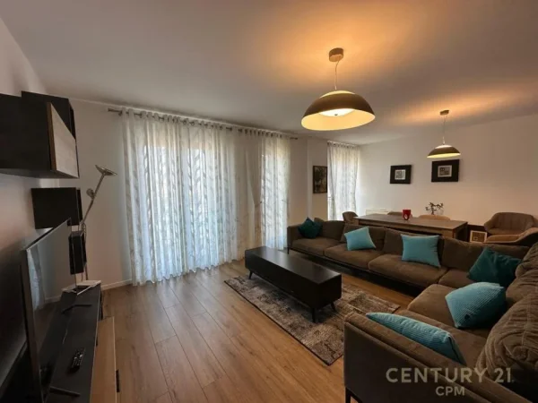 Tirane, jepet me qera apartament duplex Dublex Kati 8, 145 m² 1.500 € (Rruga e kavajes)