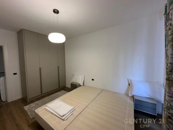 Tirane, jepet me qera apartament duplex Dublex Kati 8, 145 m² 1.500 € (Rruga e kavajes)
