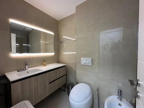 Tirane, jepet me qera apartament duplex Dublex Kati 8, 145 m² 1.500 € (Rruga e kavajes)