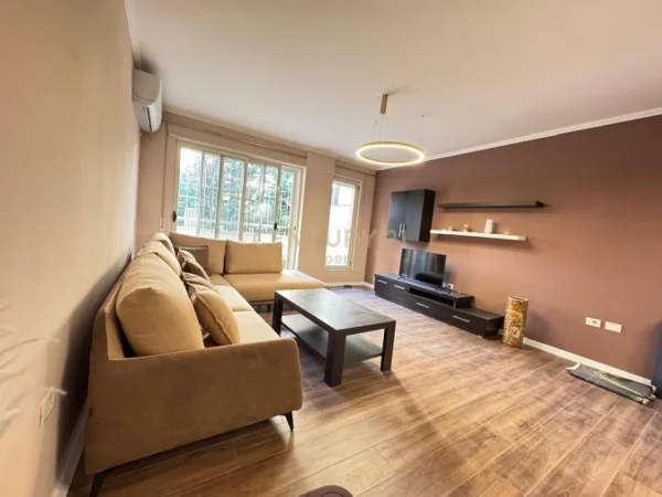 Tirane, jepet me qera apartament 2+1+Aneks+Ballkon Kati 1, 107 m² 700 € (Liqeni i thate)