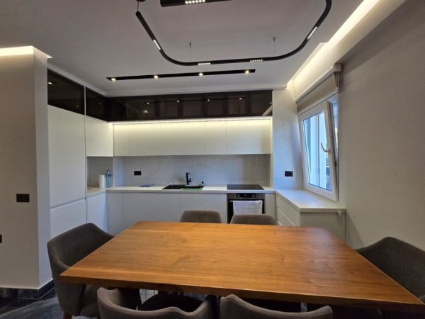 Tirane, jepet me qera apartament 2+1+Aneks+Ballkon Kati 5, 105 m² 1.500 € (Kopshti Botanik)