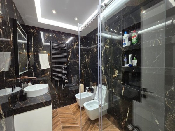 Tirane, jepet me qera apartament 2+1+Aneks+Ballkon Kati 5, 105 m² 1.500 € (Kopshti Botanik)