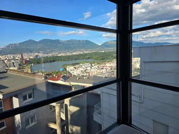 Tirane, jepet me qera apartament 2+1+Aneks+Ballkon Kati 5, 105 m² 1.500 € (Kopshti Botanik)