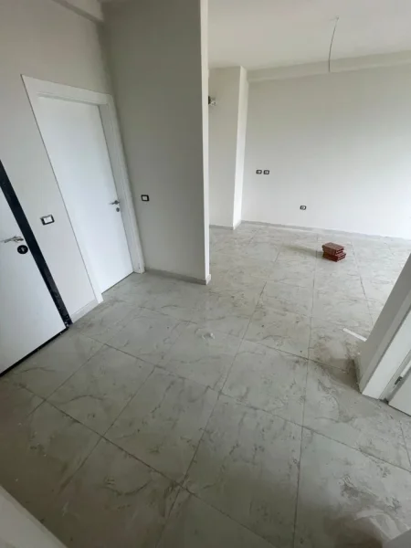 Tirane, jepet me qera apartament 2+1+Ballkon Kati 4, 94 m² 450 € (Rruga e Kavajes)