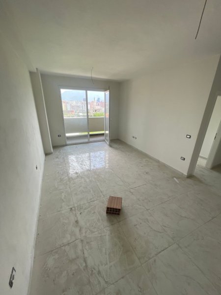 Tirane, jepet me qera apartament 2+1+Ballkon Kati 4, 94 m² 450 € (Rruga e Kavajes)