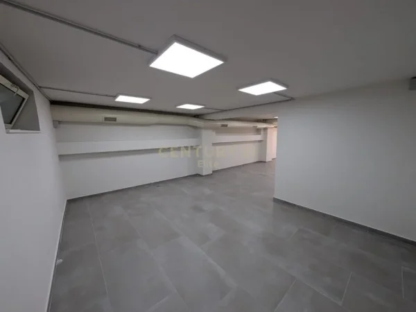 Tirane, jepet me qera ambjent biznesi , 156 m² 1.800 € (Tirana e Re)