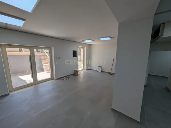 Tirane, jepet me qera ambjent biznesi , 156 m² 1.800 € (Tirana e Re)