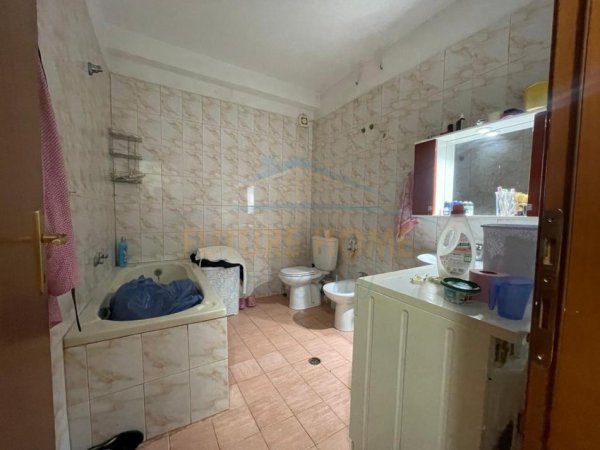 Tirane, shitet apartament 2+1+2+2 Ballkone Kati 4, 123 m² 226.000 € (Xhamia e Tabakëve)