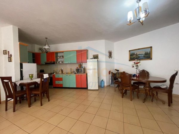 Tirane, shitet apartament 2+1+2+2 Ballkone Kati 4, 123 m² 226.000 € (Xhamia e Tabakëve)