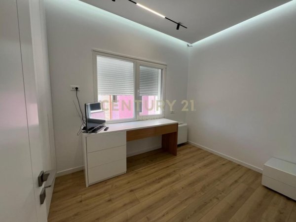 Tirane, jepet me qera apartament 2+1+Aneks+Ballkon Kati 4, 100 m² 800 € (Kopshti botanik)