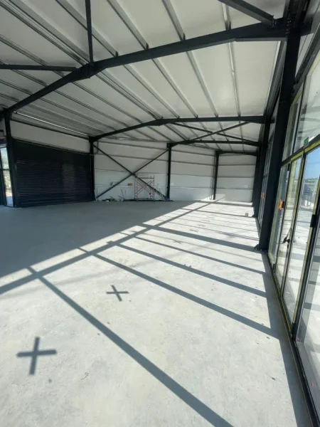 Tirane, shitet magazine Kati 0, 400 m² 550.000 € (Kamez)