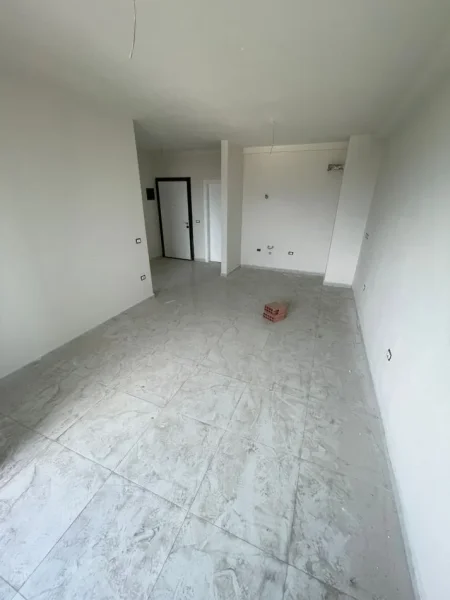 Tirane, jepet me qera zyre Kati 4, 95 m² 450 € (Rruga e Kavajes)