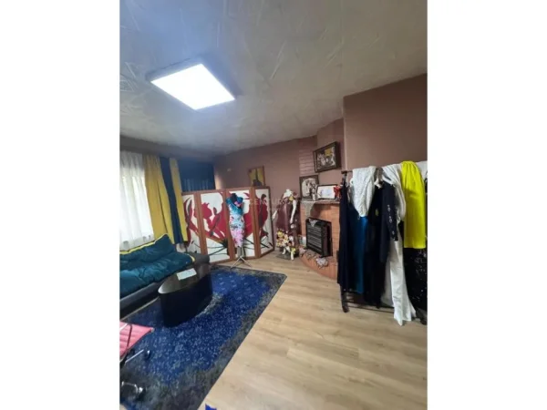 Tirane, jepet me qera ambjent biznesi Kati 2, 300 m² 2.000 € (Myslym Shyri)