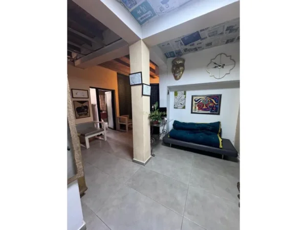 Tirane, jepet me qera ambjent biznesi Kati 2, 300 m² 2.000 € (Myslym Shyri)