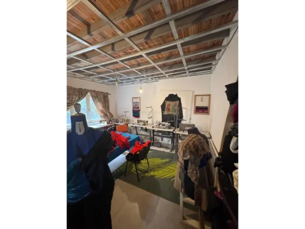 Tirane, jepet me qera ambjent biznesi Kati 2, 300 m² 2.000 € (Myslym Shyri)