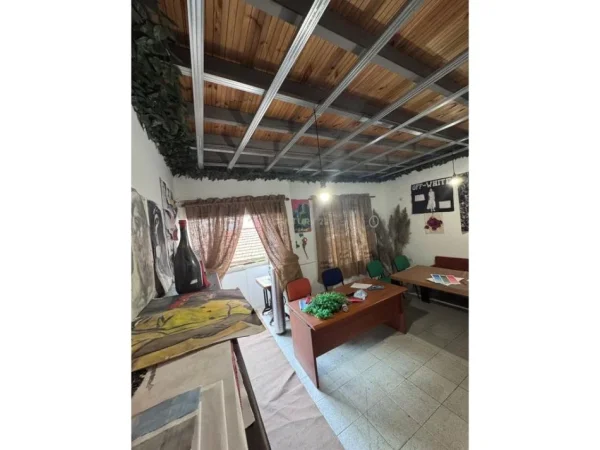 Tirane, jepet me qera ambjent biznesi Kati 2, 300 m² 2.000 € (Myslym Shyri)