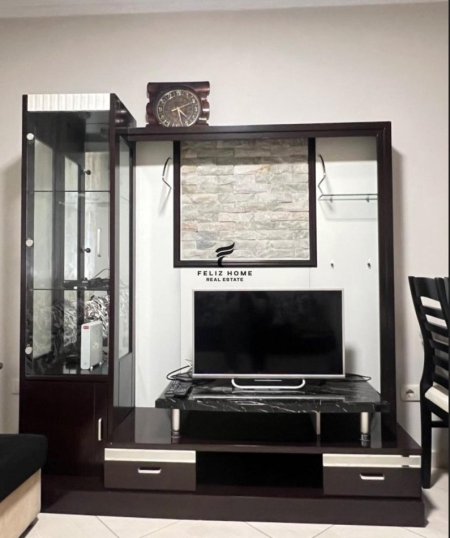 Tirane, jepet me qera apartament 2+1+Ballkon Kati 2, 60 m² 500 € (21 DHJETORI)
