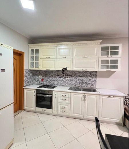 Tirane, jepet me qera apartament 2+1+Ballkon Kati 2, 60 m² 500 € (21 DHJETORI)