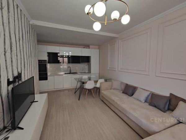Tirane, jepet me qera apartament 1+1 Kati 9, 70 m² 650 € (Komuna e Parisit)