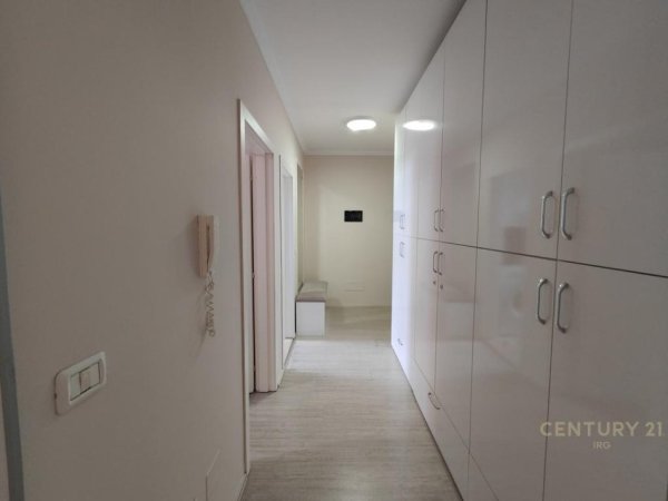 Tirane, jepet me qera apartament 1+1 Kati 9, 70 m² 650 € (Komuna e Parisit)