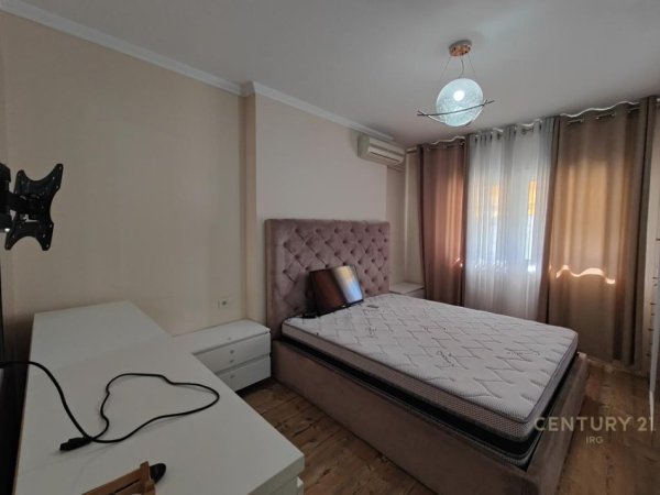 Tirane, jepet me qera apartament 1+1 Kati 9, 70 m² 650 € (Komuna e Parisit)