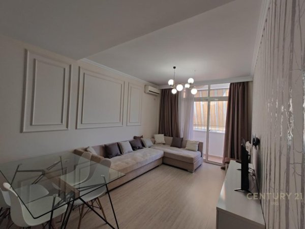 Tirane, jepet me qera apartament 1+1 Kati 9, 70 m² 650 € (Komuna e Parisit)