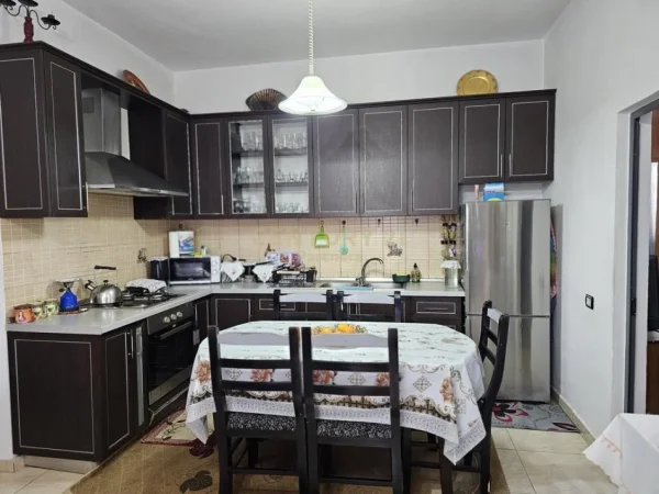 Tirane, shes Vile 3 Katshe Kati 2, 202 m² 390.000 € (Jordan Misja)