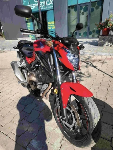 Tirane, shes Honda CB500F , e kuqe 27.000 km 6.200 €