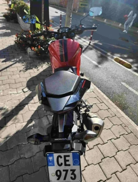 Tirane, shes Honda CB500F , e kuqe 27.000 km 6.200 €