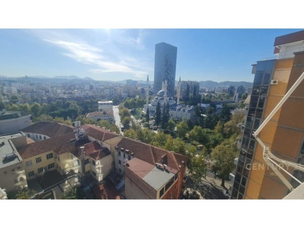 Tirane, jepet me qera apartament 2+1+Aneks+Ballkon Kati 10, 108 m² 1.200 € (Parlamenti)