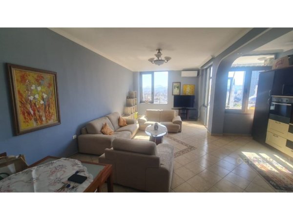 Tirane, jepet me qera apartament 2+1+Aneks+Ballkon Kati 10, 108 m² 1.200 € (Parlamenti)