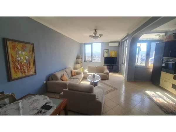 Tirane, jepet me qera apartament 2+1+Aneks+Ballkon Kati 10, 108 m² 1.200 € (Parlamenti)