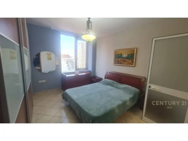 Tirane, jepet me qera apartament 2+1+Aneks+Ballkon Kati 10, 108 m² 1.200 € (Parlamenti)