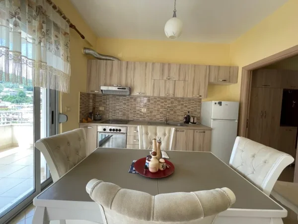 Tirane, shitet apartament 2+1+Ballkon Kati 6, 100 m² (rrethi i selites)