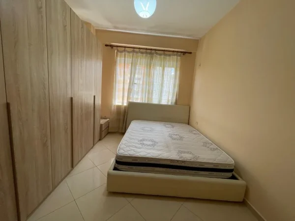 Tirane, shitet apartament 2+1+Ballkon Kati 6, 100 m² (rrethi i selites)